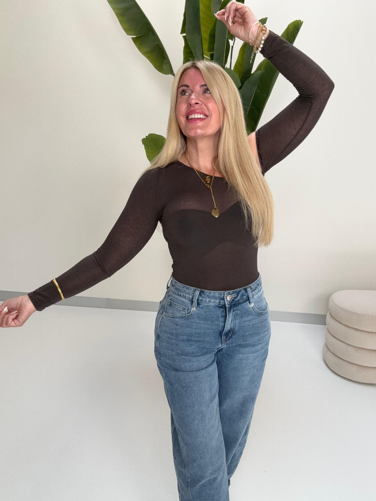 Stretchy One Off-Shoulder Longsleeve coffee leicht transparent