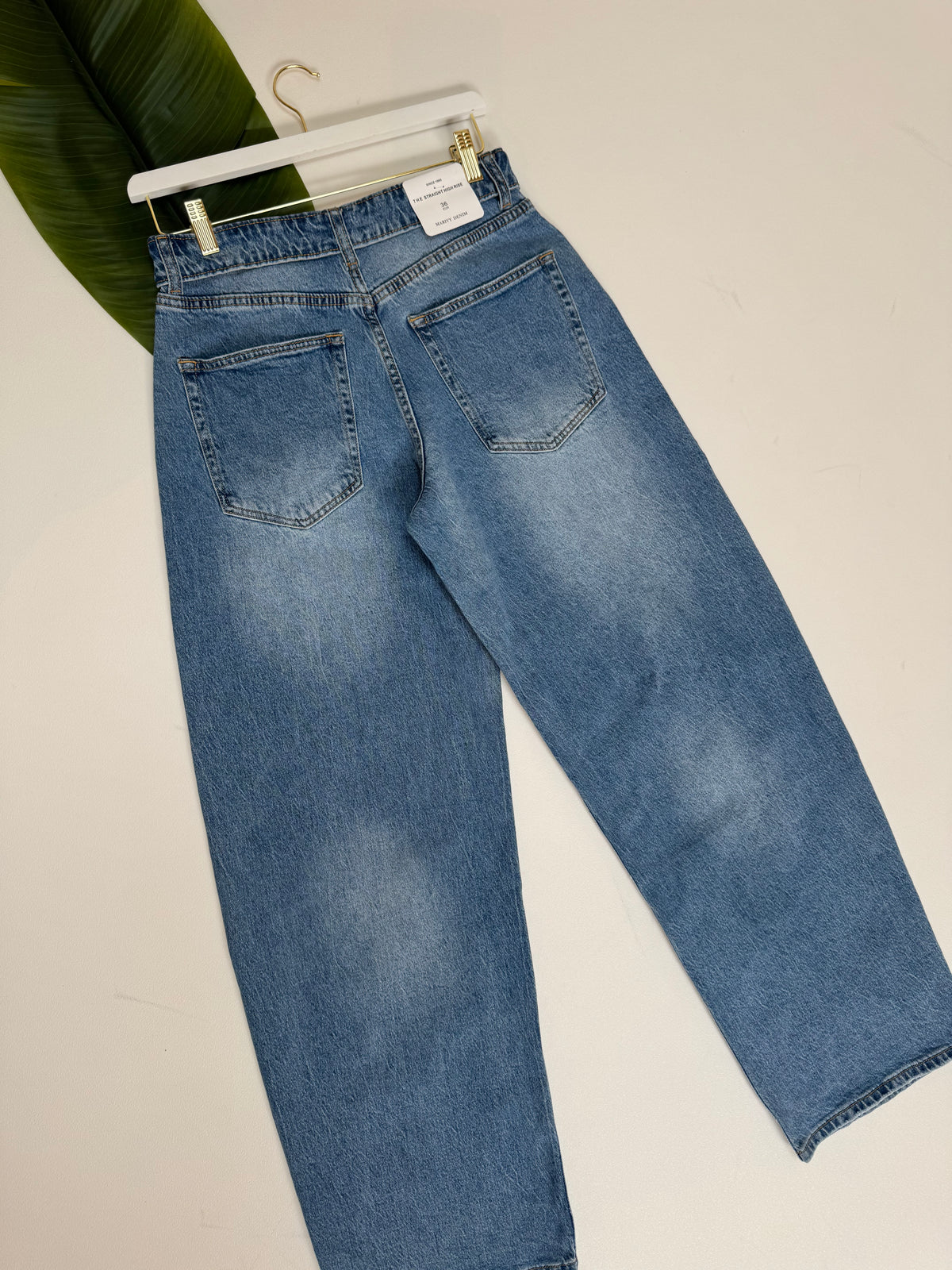 Straight High Rise Jeans mit umgeklapptem Fashion Bund