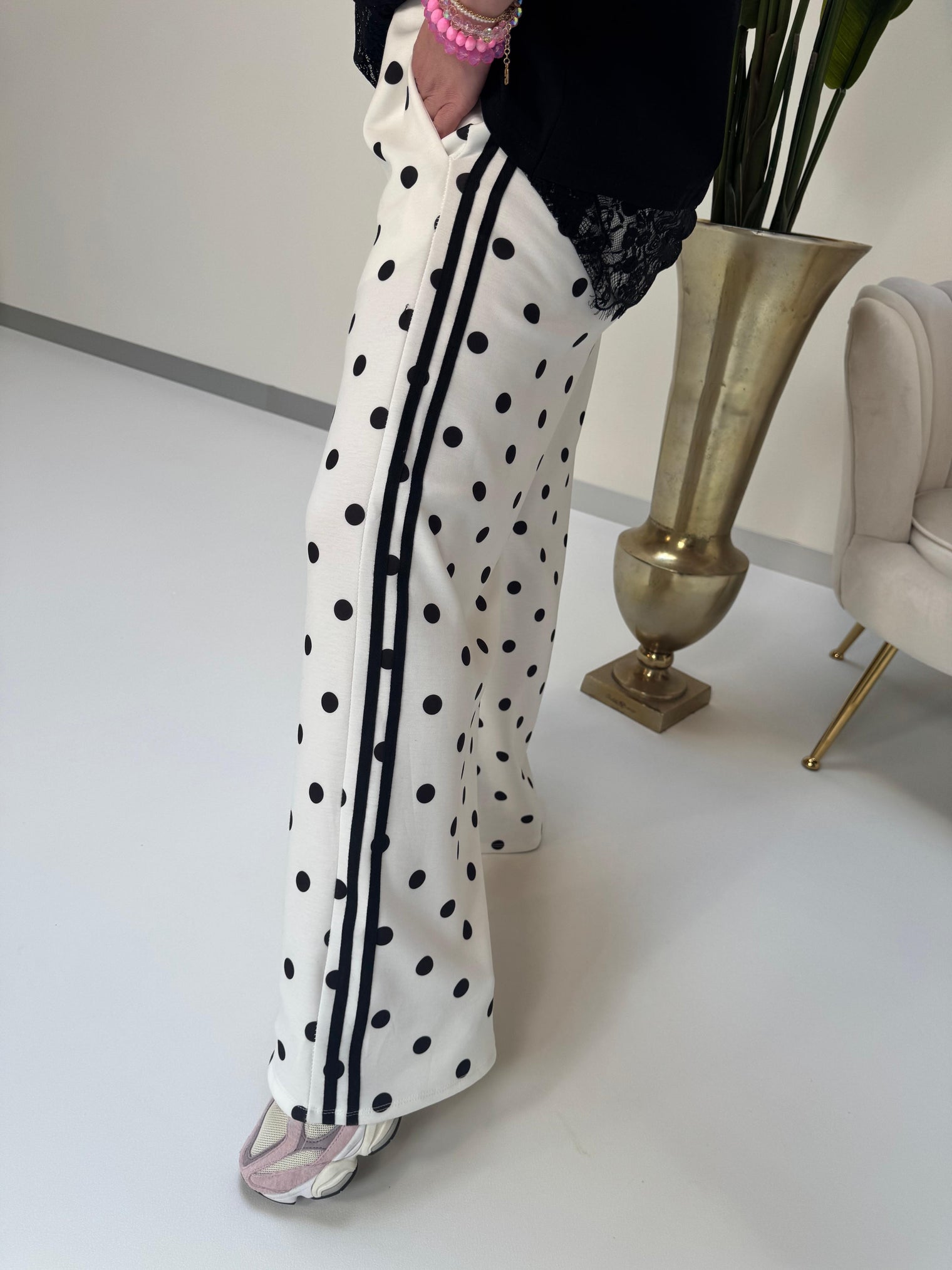 Weite Stoffhose weiß LOVE ME DOTS schwarz