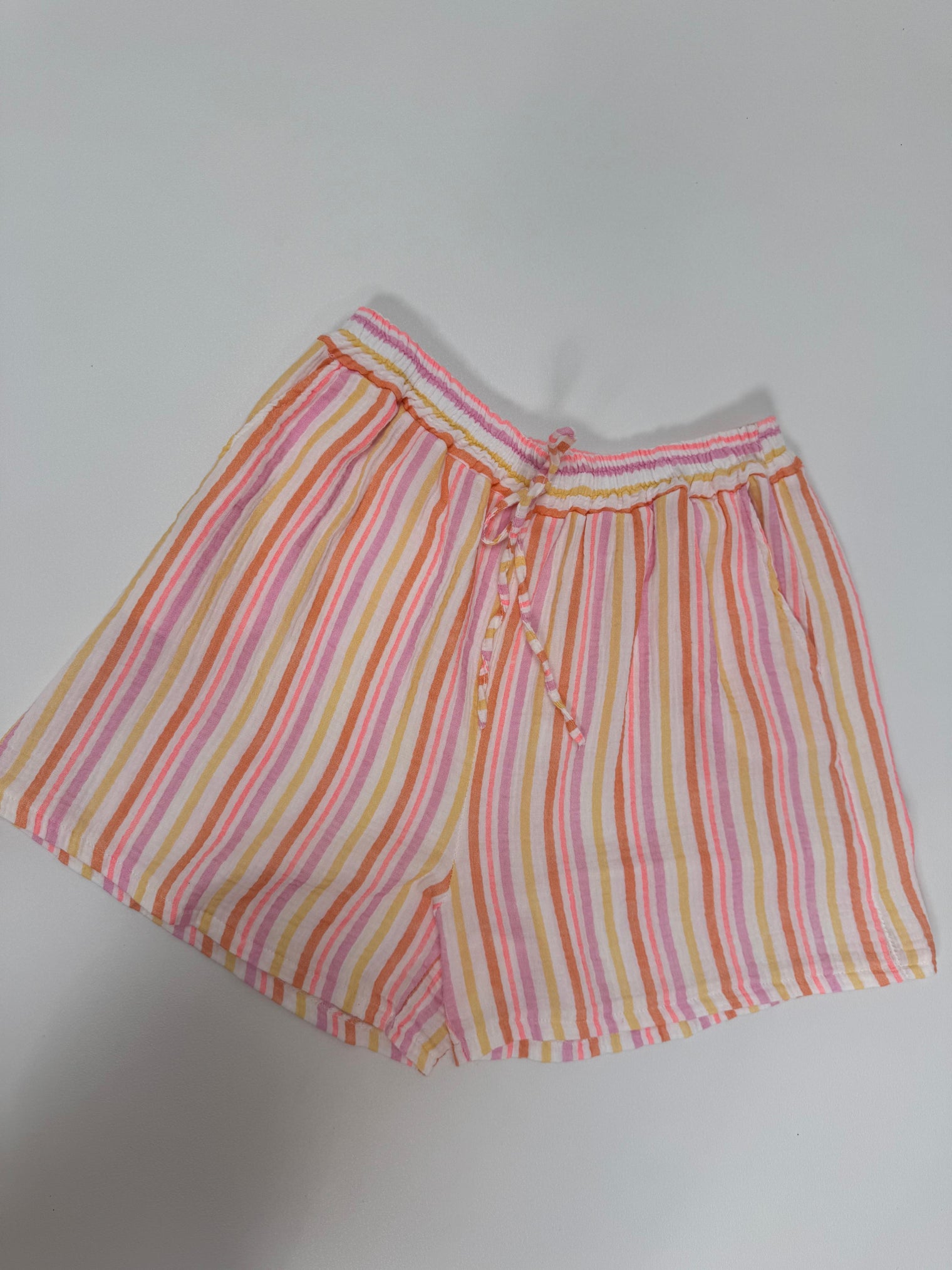 Musselin Shorts weiß SMALL STRIPES pastell rosa/peach/gelb