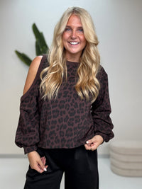 Sweater mit Cut-Out an der Schulter dark chocolate LEO POWER schwarz/taupe