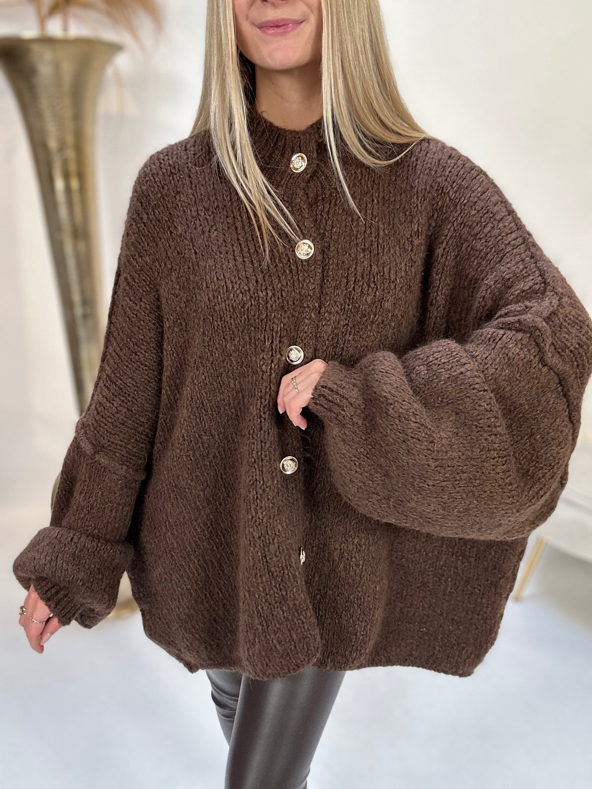 Strickjacke SUPER SOFT dunkelbraun mit Knopfleiste LONG