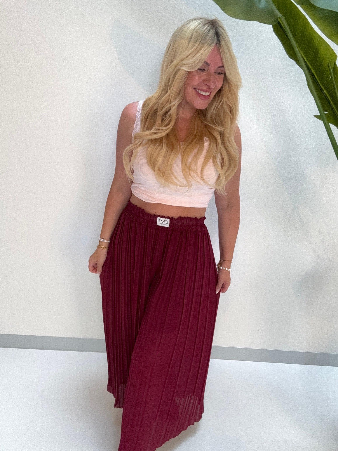 Signature Plisseehose burgundy mit Patch