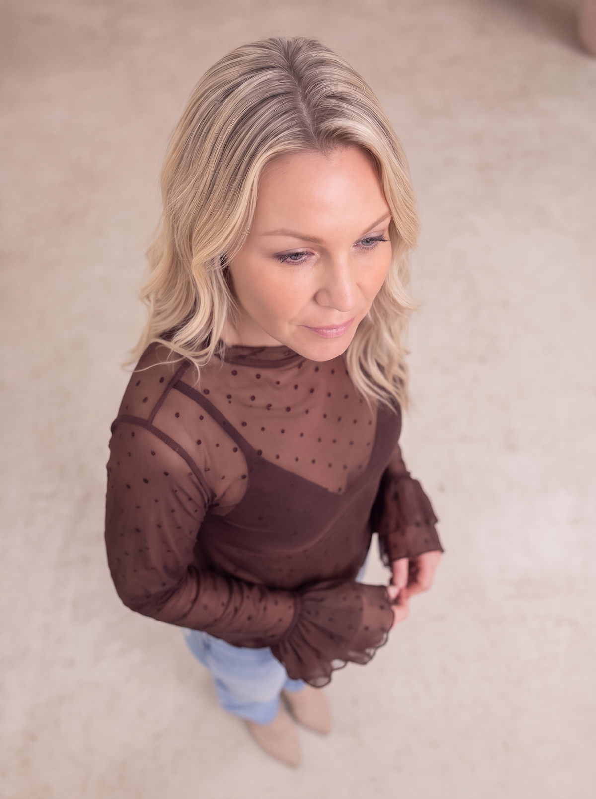 Mesh Oberteil langarm mit Volants & Punkten aus Samt chocolate