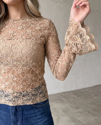 Longsleeve aus hochwertiger Spitze transparent hochgeschlossen mit Volantsärmeln beige