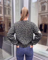 Butterstoff Sweater mit Patch am Ärmel grün LEO schwarz