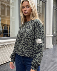 Butterstoff Sweater mit Patch am Ärmel grün LEO schwarz
